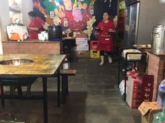 -渝嘴小老弟老火锅(华新村店)