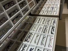 -MiRi眼镜连锁·蔡司·尼康控优点合作店(莘庄店)