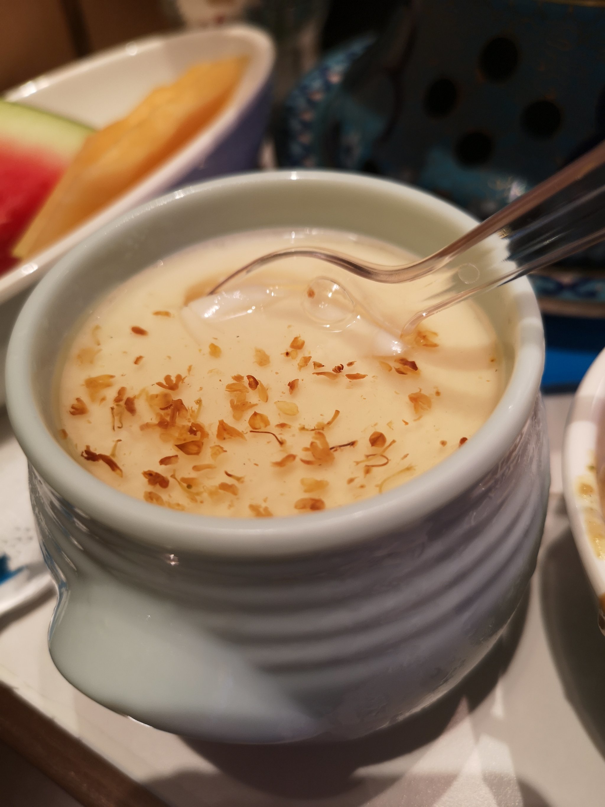 就在延安饭店旁边,非常醒目,位置好.地方-大众点评