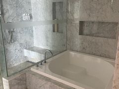 -上海虹桥西郊假日酒店