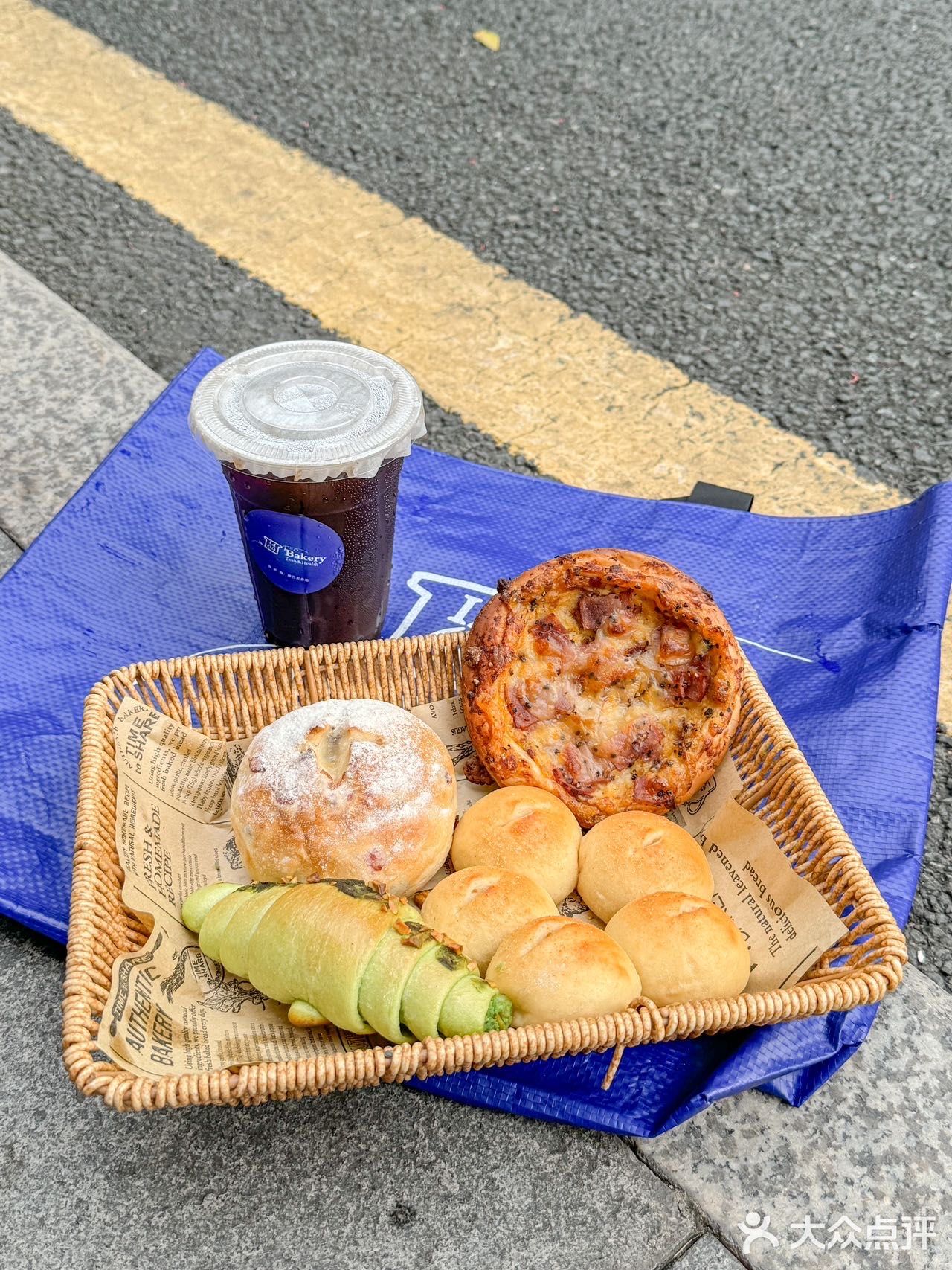 不是！这家面包店也太city了吧🥯 