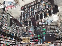 -钟书阁(群光广场店)