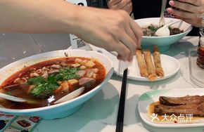 Classic Duck Blood and Noodles in Clay Pot
