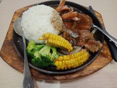 铁板黑椒牛扒饭-佰搭果·广式茶餐厅(西华路店)