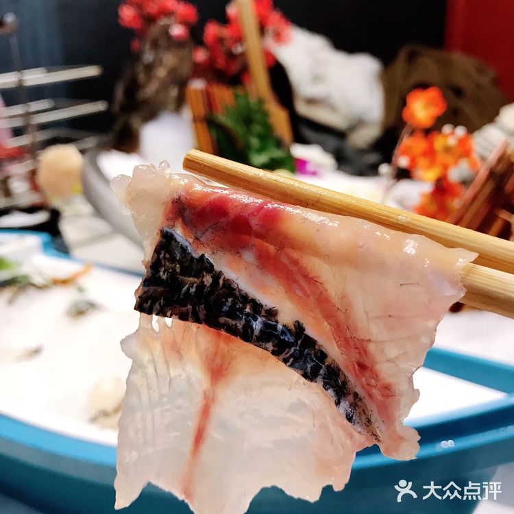 哈尔滨好吃的斑鱼火锅🐟晶莹剔透薄如蝉翼