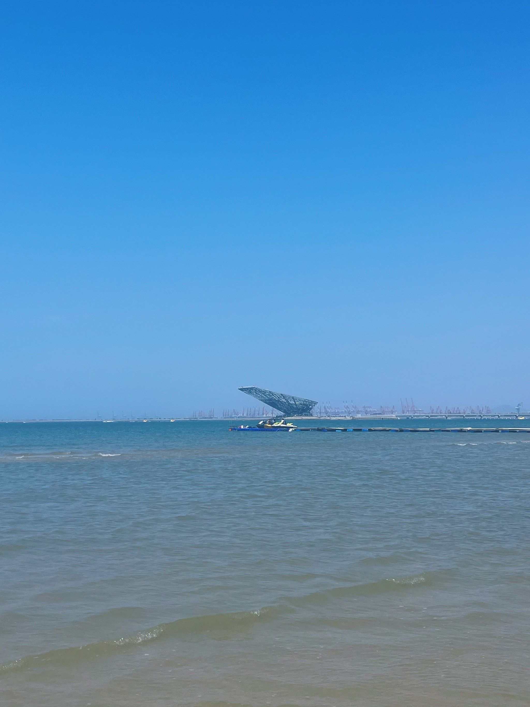 第一次带孩子去海边,营口鲅鱼圈山海广场万科拉维海岸,海水清澈,海边