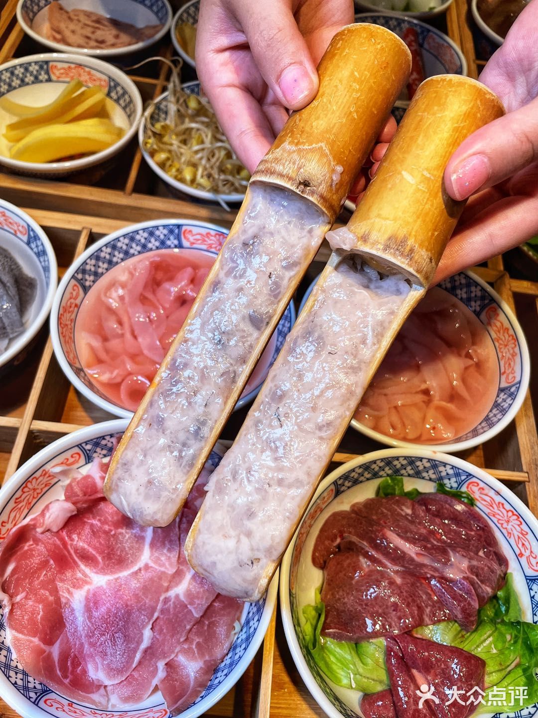 相当于人均50左右吃一大桌～·