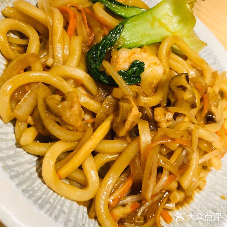 环境： 餐厅地点在金鹰2期9楼，上了楼就能看到