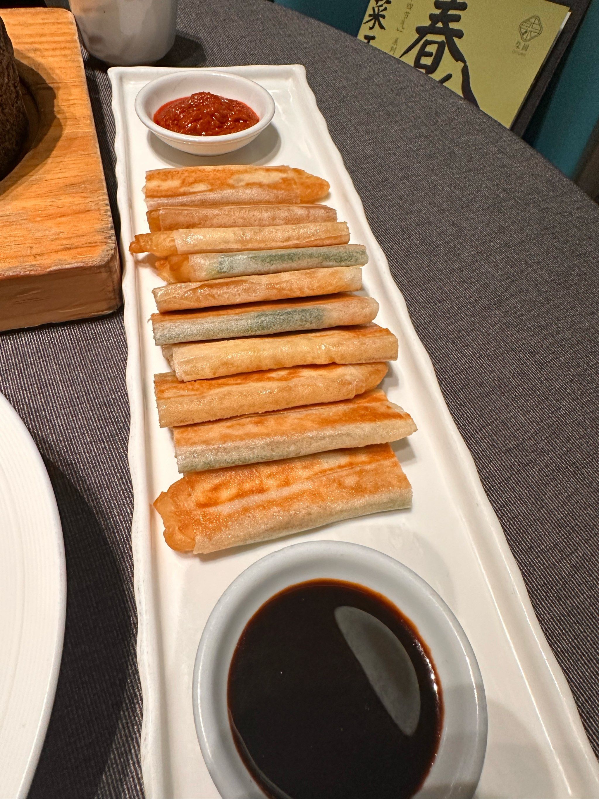 葱包烩外酥里嫩,面皮酥脆,油条软糯,再加上鲜嫩的葱段美味可口