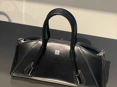-GIVENCHY(比斯特苏州购物村店)