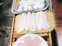 -超越炭火牛蛙火锅鸡(河东店)