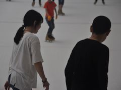 -冰纷万象滑冰场(深圳万象城店)