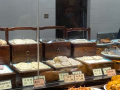 面包甜点陈列柜-鱼篮仔·潮汕美食(圆明新园店)