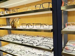 -优医视平价眼镜蔡司依视路折扣工厂店(十里堡店)