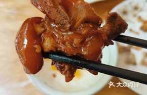 Hand-in-Hand Hot Pot