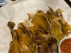 -头上红煨盐鸡·非遗院子餐厅