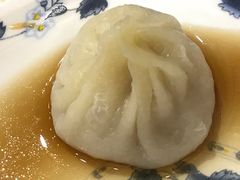 皮薄馅大的鲜肉小笼-南翔饭店