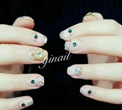 -逸日式美甲美睫工作室