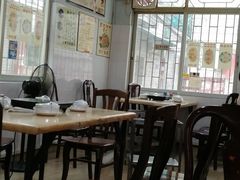 大堂-华哥新鲜猪精品美食