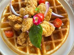 -Chom Cafe and Restaurant