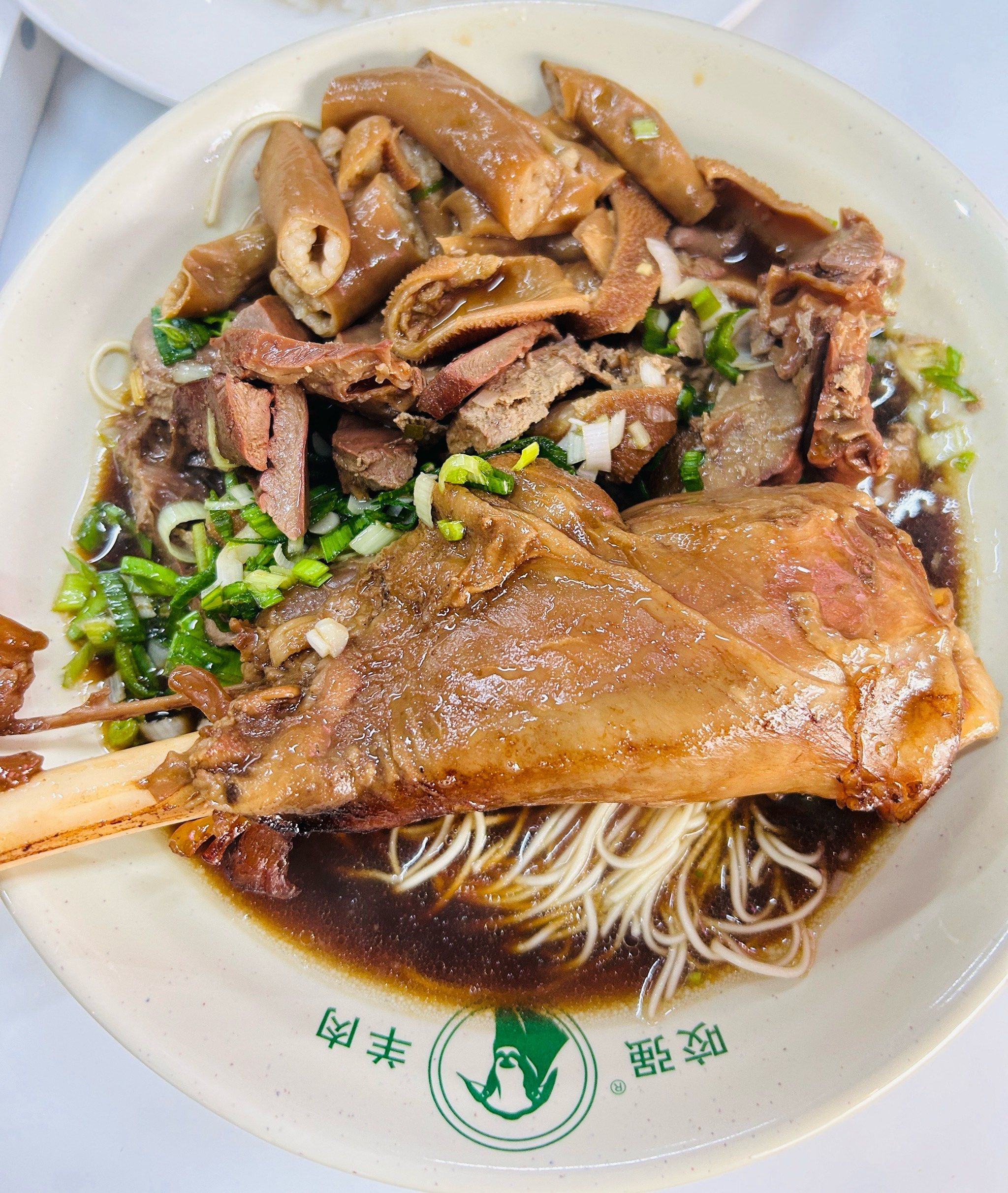 这家桐乡咬强羊肉面在上海开了四年了