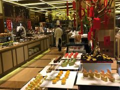 自助取餐区-大中华希尔顿酒店-念自助餐·嗨啤·小龙虾
