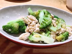 西蓝花拌桃仁-赤宴·川菜(玉林店)