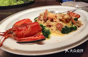 Lobster Baked with Superior Broth E-Fu Noodles