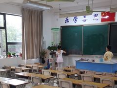 -上海市松江区九里亭外国语实验学校