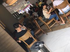 等位区-星巴克(广州东圃天银店)