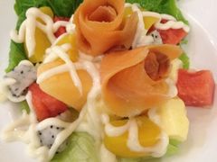 烟三文鱼水果沙拉-菲滋意式餐厅(金华银泰城店)