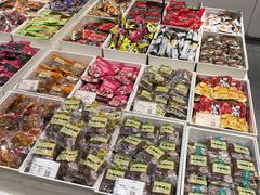 -来伊份(燕山路二店)