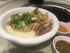 白切文昌鸡-琼菜坊·无鸡不成宴·海南菜老爸茶糟粕醋(海口骑楼老街店)