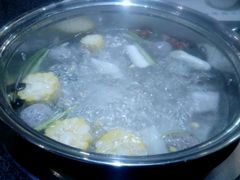 清泉汤底-名门潮牛·鲜牛肉海鲜火锅.烧烤自助餐厅(诚丰广场店)