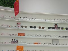 -美式眼镜·授权蔡司.依视路.尼康.豪雅.明月(南翔印象城店)