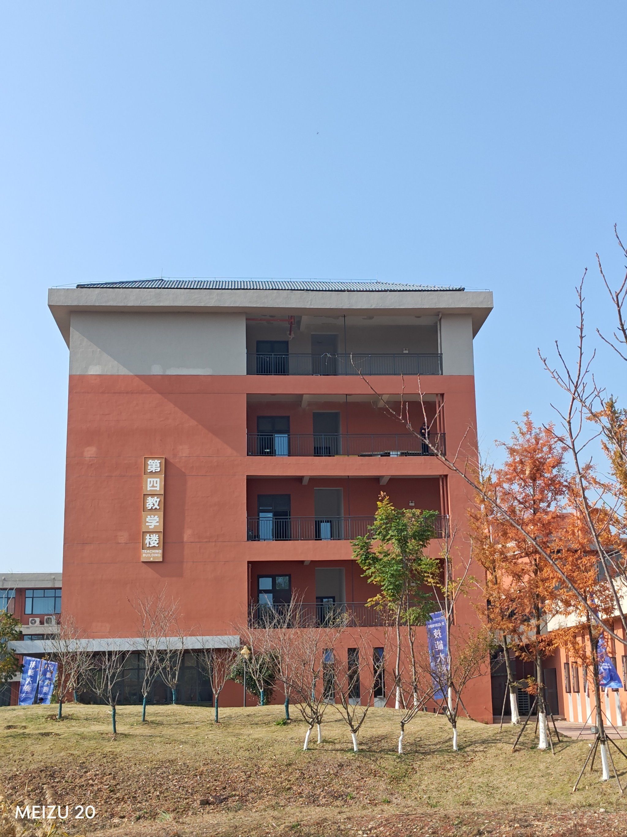 学校里的艺术风景