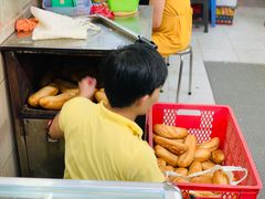-Bánh Mì Huynh Hoa