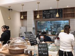 面包甜点陈列柜-沁屋面包店(人民东路店)