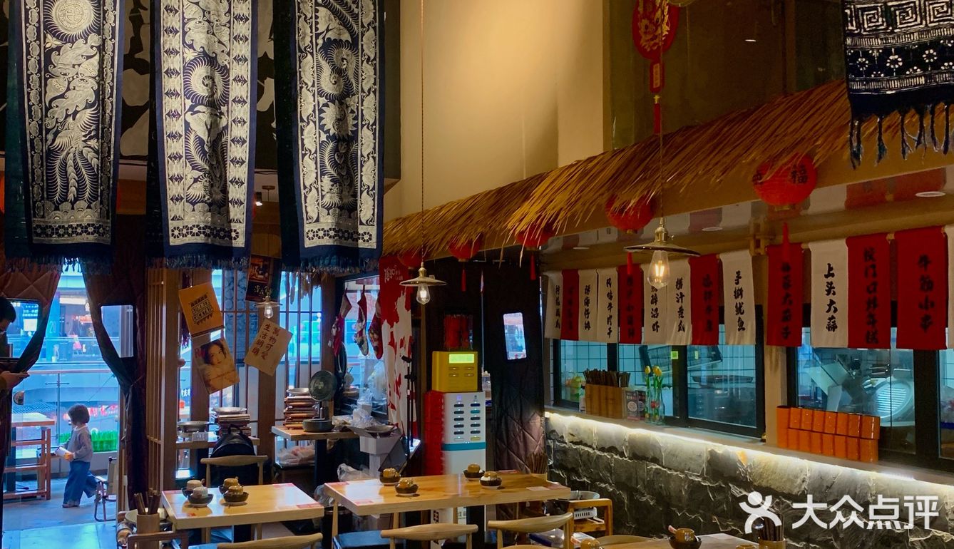 人生建议，都去吃滨江这家新开的贵州酸汤牛肉锅
