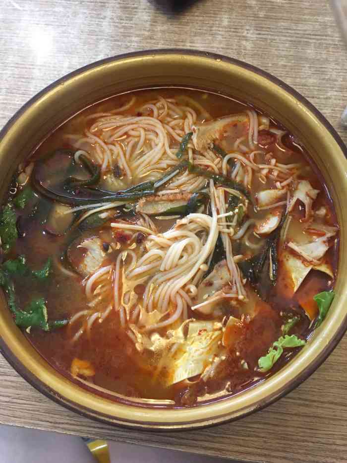 麻姑传奇火锅米线-"口味很不错,服务真好,离学校很近,所以经.