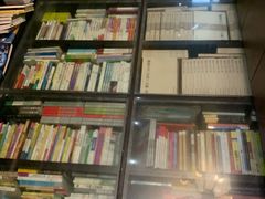 -钟书阁(松江泰晤士小镇店)