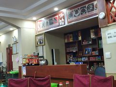 大堂-绿色墨脱石锅城