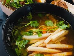 香辣牛骨汤面-贡梅老面馆·蟹粉面·无锡特色小吃(南长街主推店)