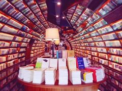 -钟书阁(珍园店)