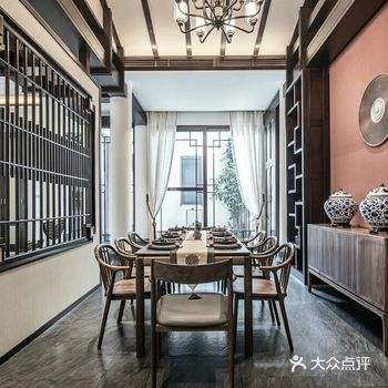 东方庭院与现代家具的时光对话