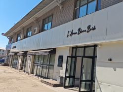 -禕·愫白婚纱商店