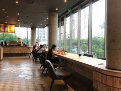 靠窗位-星巴克臻选(湖滨道店)