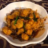 柠檬草烤牛舌牛舌有点柠檬叶在上面，很清新