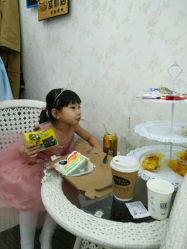 -红馆妆造(中央大街店)