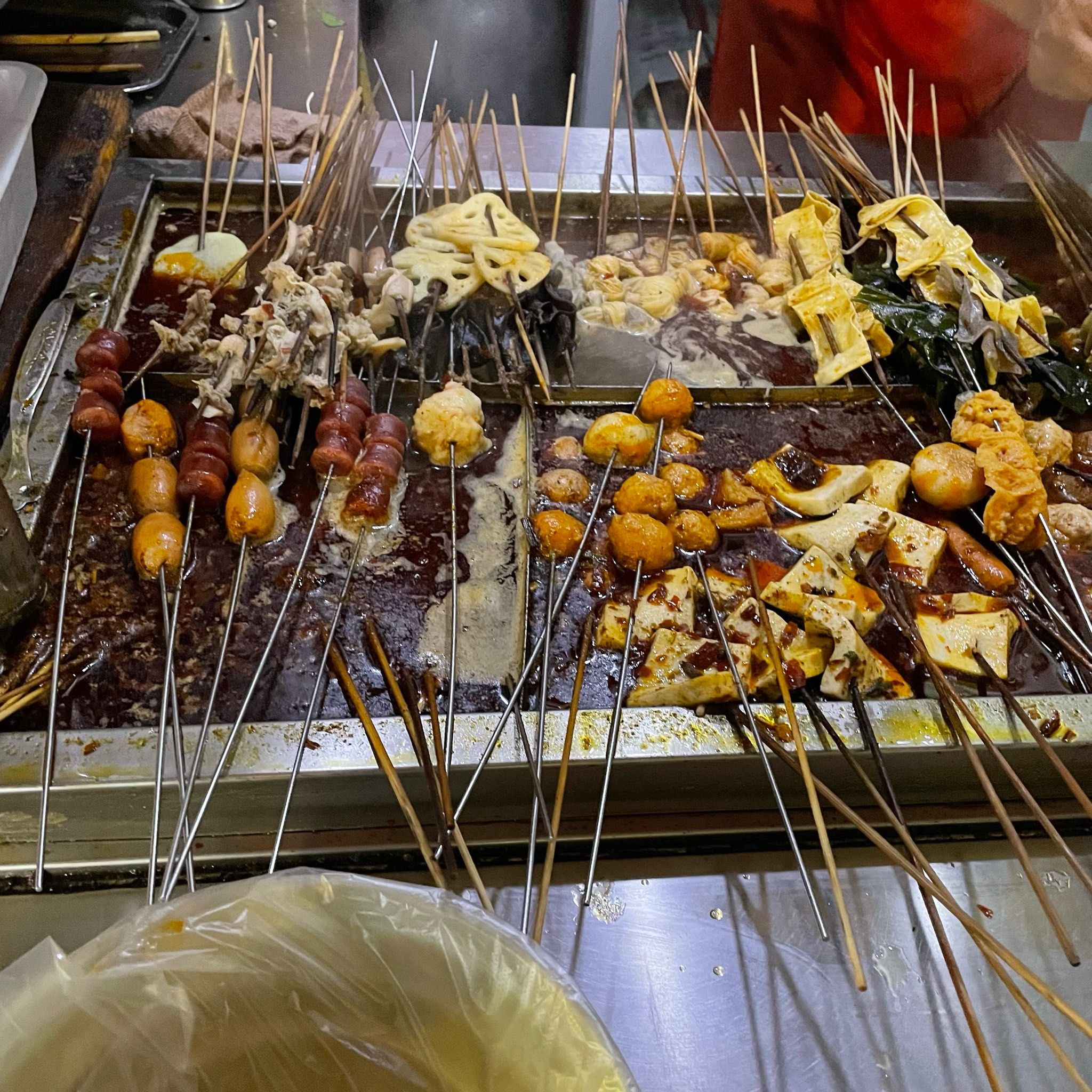 在路边摊感受人间烟火 #探店麻辣串串香 #天天领红包 #0元玩转